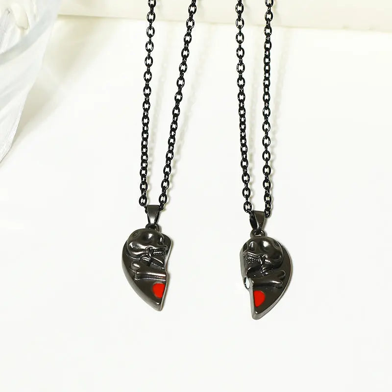 Punk Retro Skull Pendant Halloween Necklace Heart-shaped Magnetic Stitching Love Skull Couple Necklace - Velora