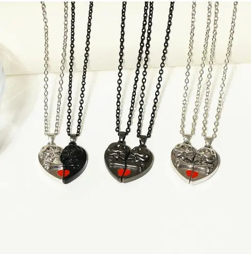 Punk Retro Skull Pendant Halloween Necklace Heart-shaped Magnetic Stitching Love Skull Couple Necklace - Velora