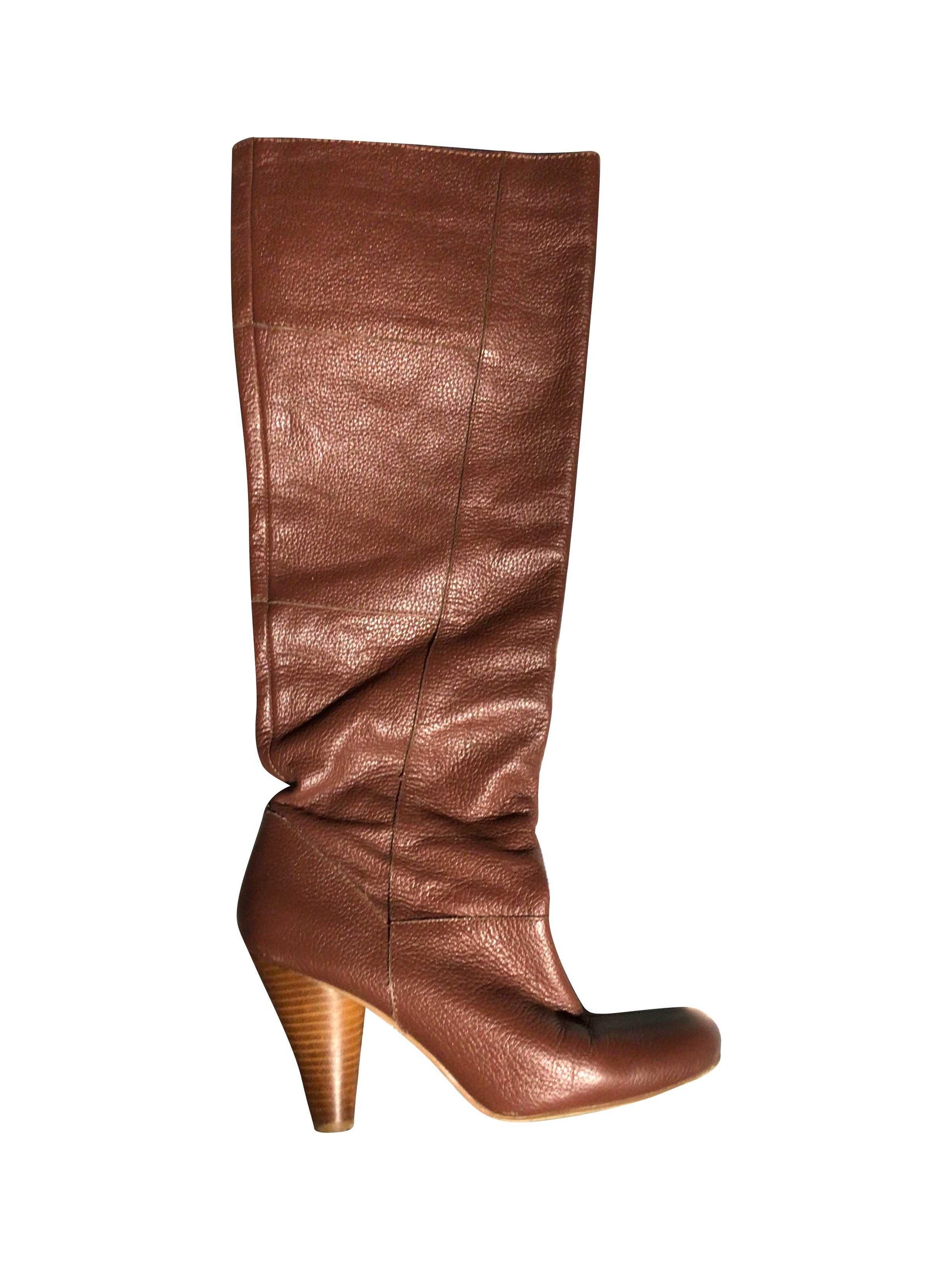 RESTRICTED Boots in Black - 8 - Velora