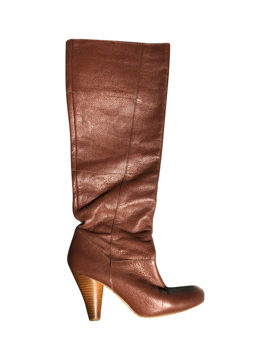 RESTRICTED Boots in Black - 8 - Velora