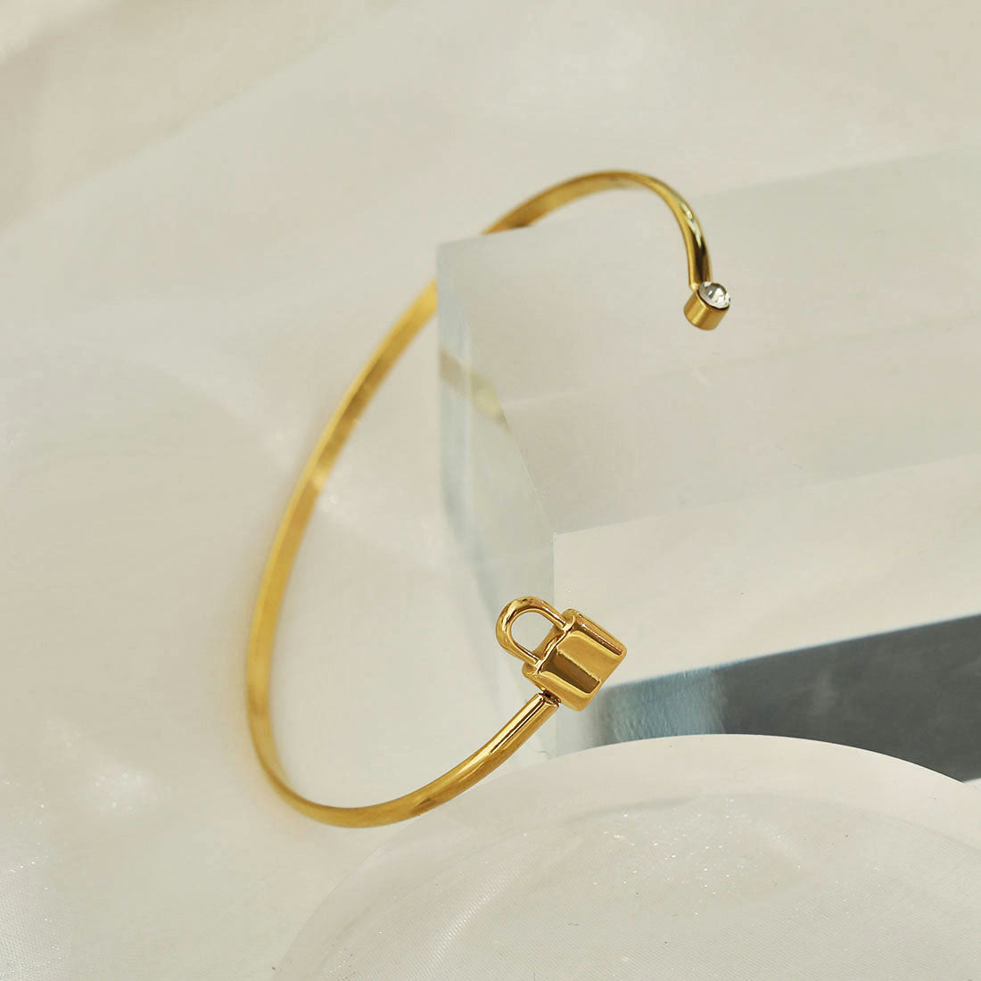 SERRATURA Bracelet - Velora Luxury Fashion