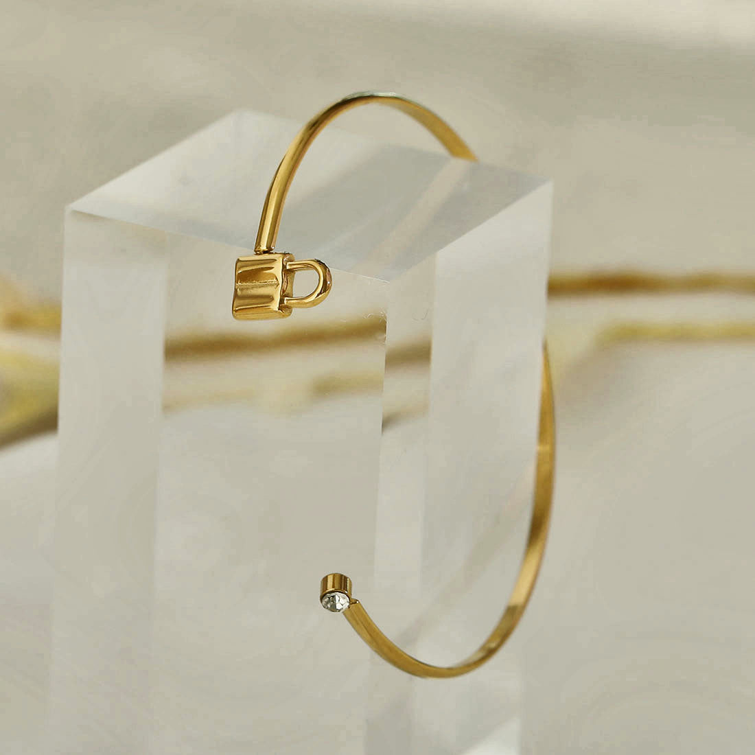 SERRATURA Bracelet - Velora Luxury Fashion