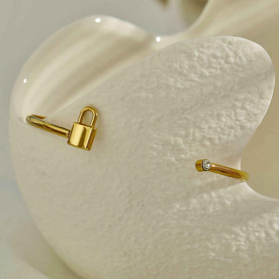SERRATURA Bracelet - Velora Luxury Fashion