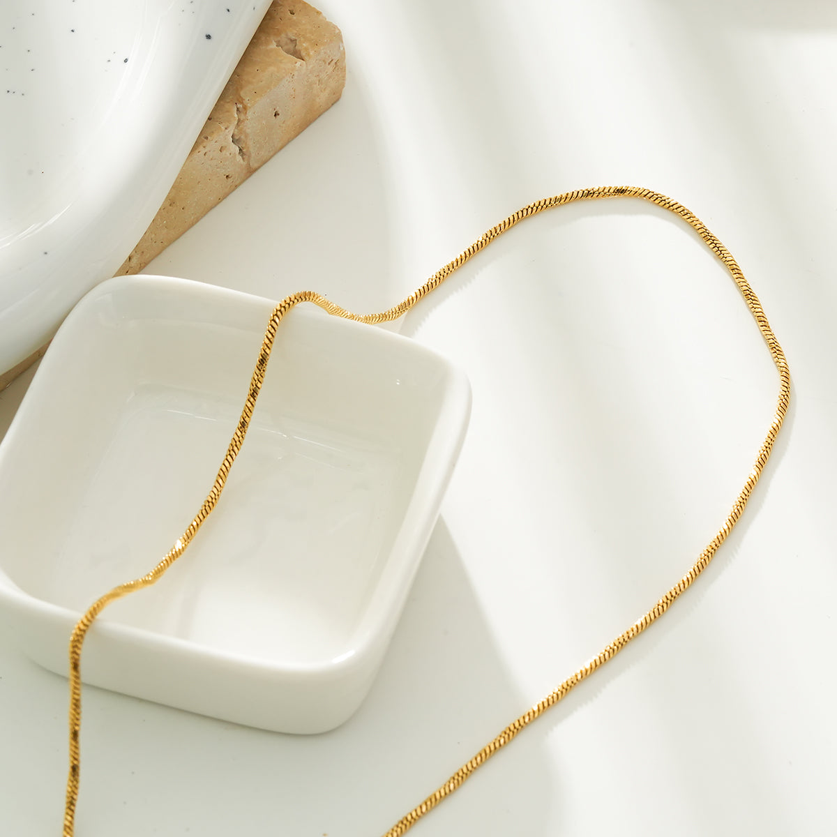 SKAGWAY: Minimalist Twisted Textures Chain Necklace in Gold - Velora Luxury Fashion