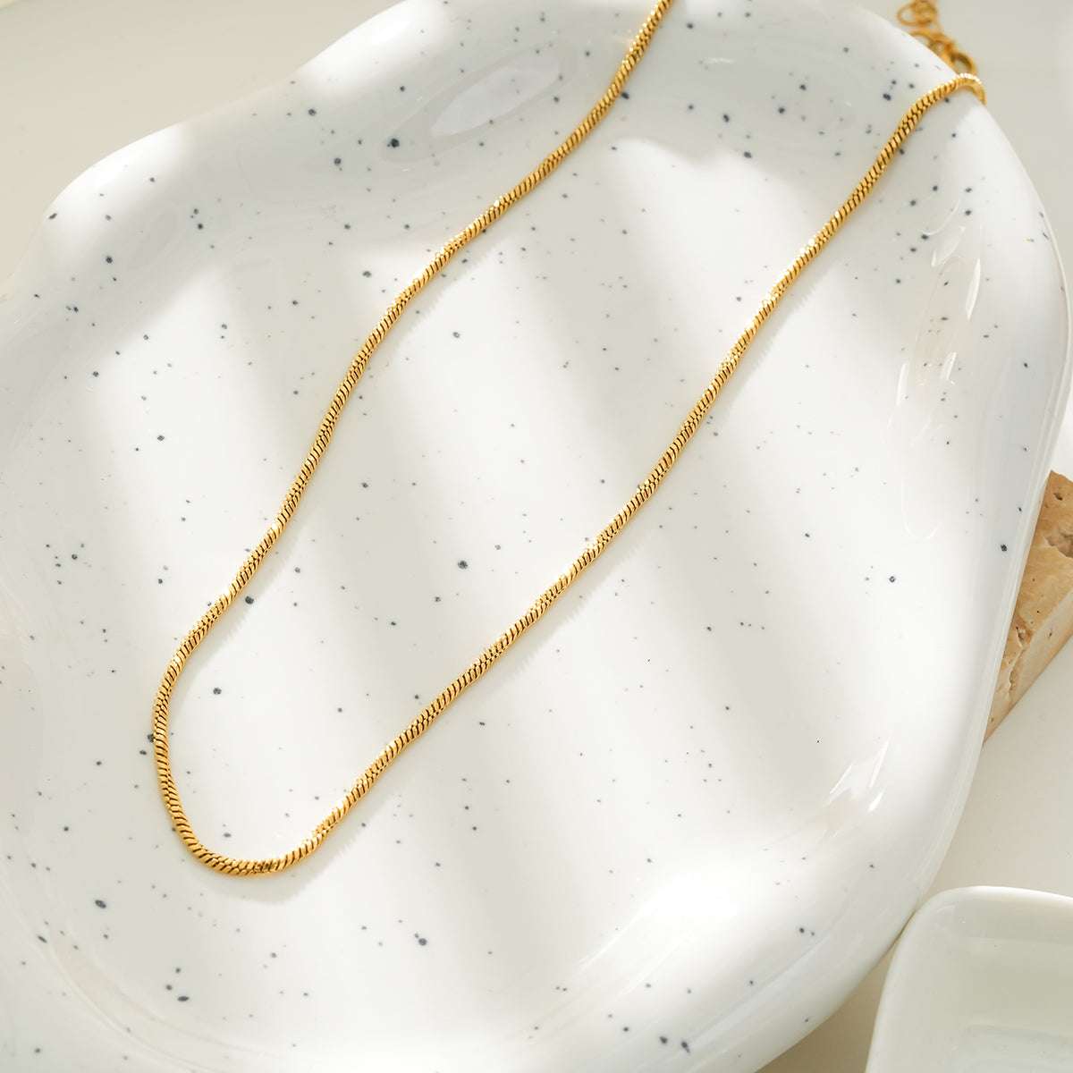 SKAGWAY: Minimalist Twisted Textures Chain Necklace in Gold - Velora Luxury Fashion