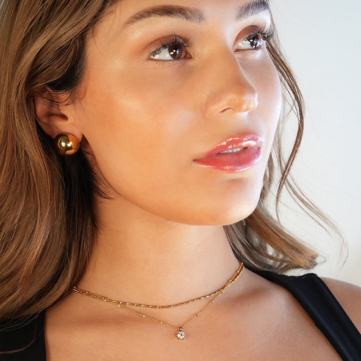 SKAGWAY: Minimalist Twisted Textures Chain Necklace in Gold - Velora Luxury Fashion