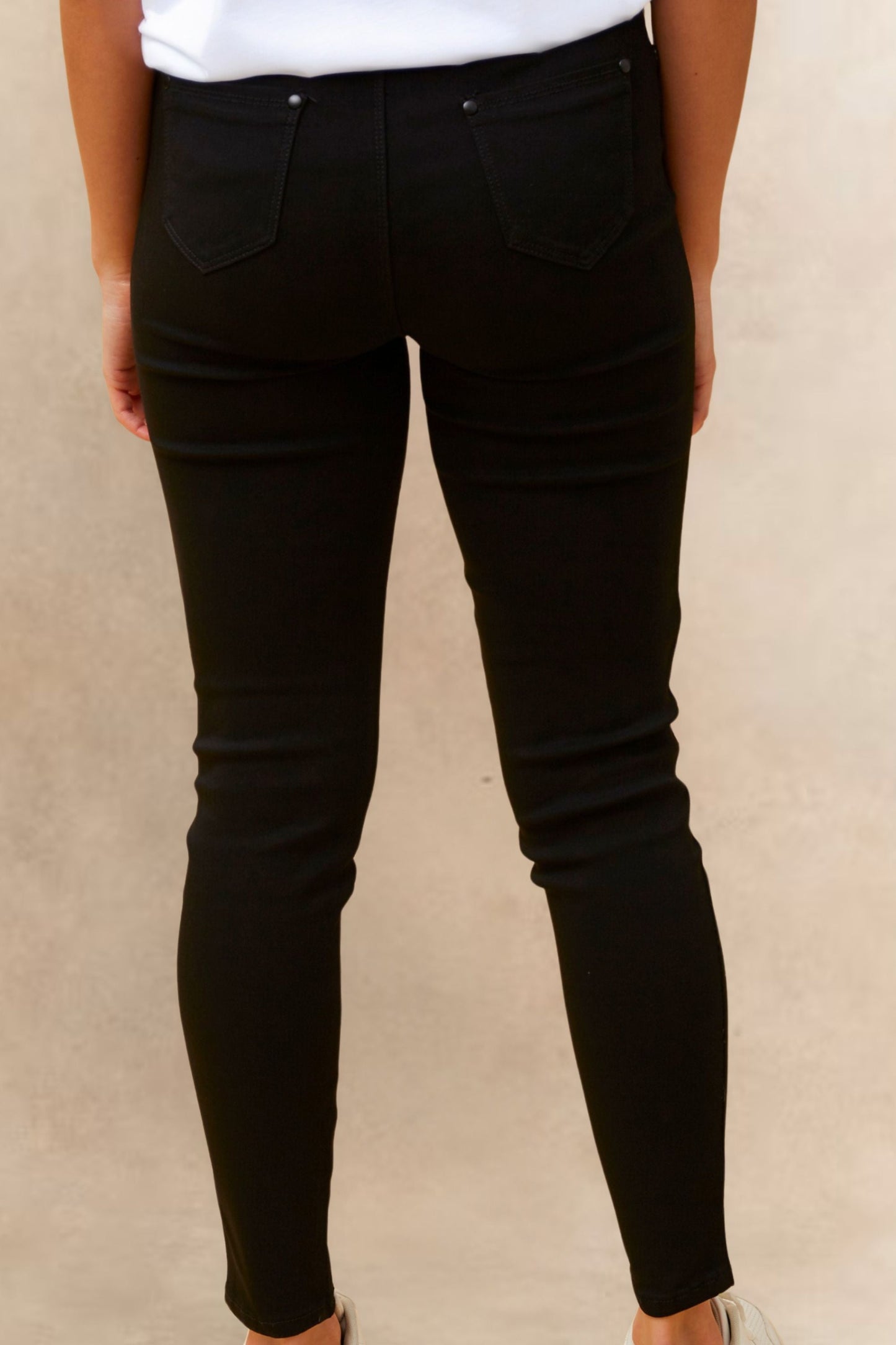 Sandra Black Stretch Skinny Pants Pull-On Jegging Style - Velora Luxury Fashion