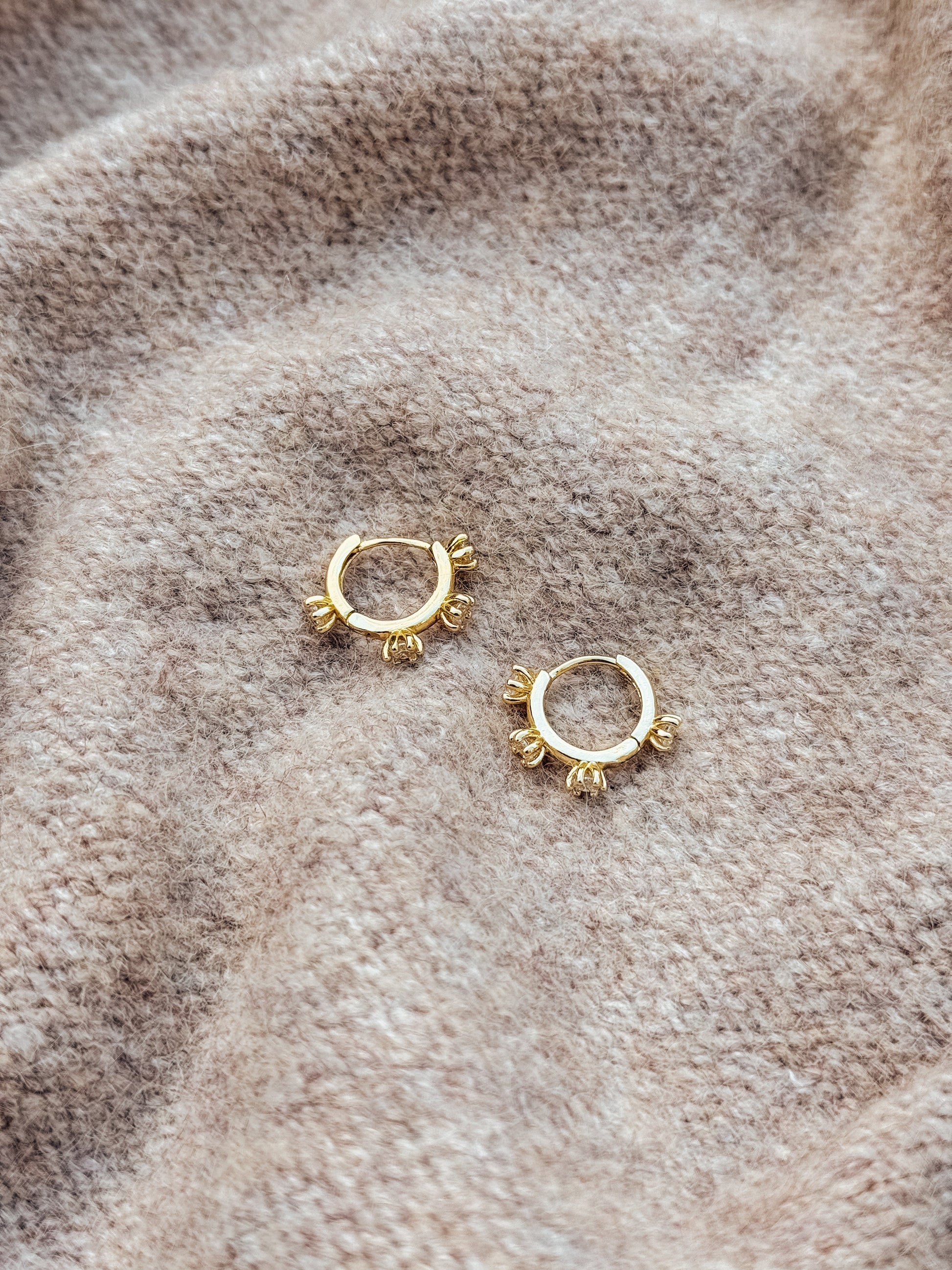 Savannah Huggie Earrings - Velora Luxury Fashion