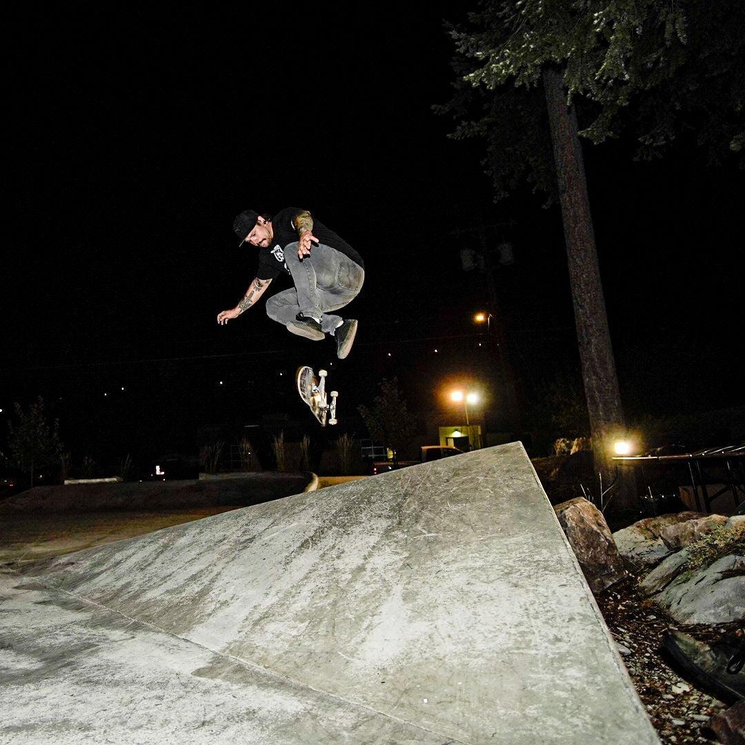 Skulliicolon Tee - Velora