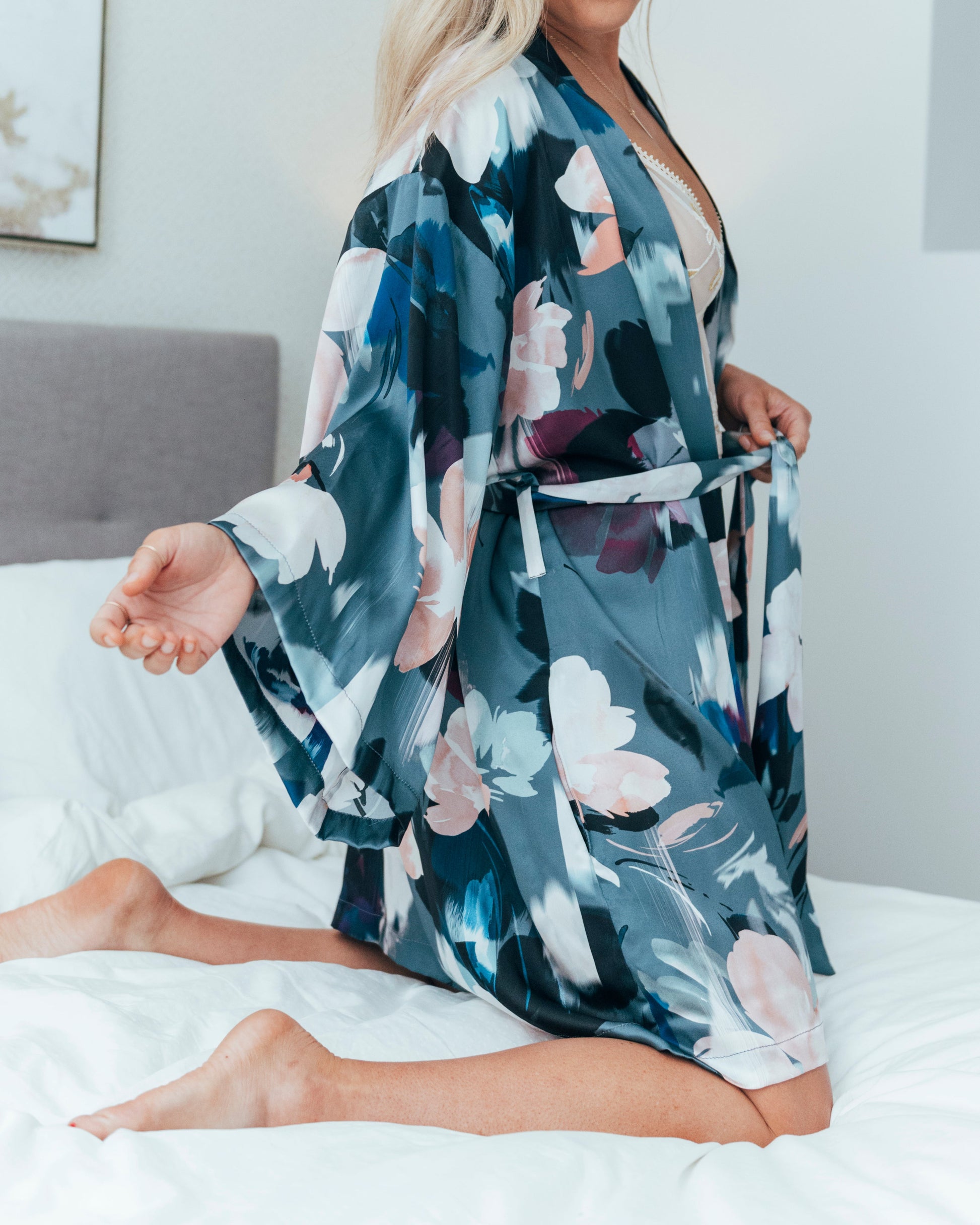 Silver Lining Short Kimono Robe - Velora Luxury Fashion