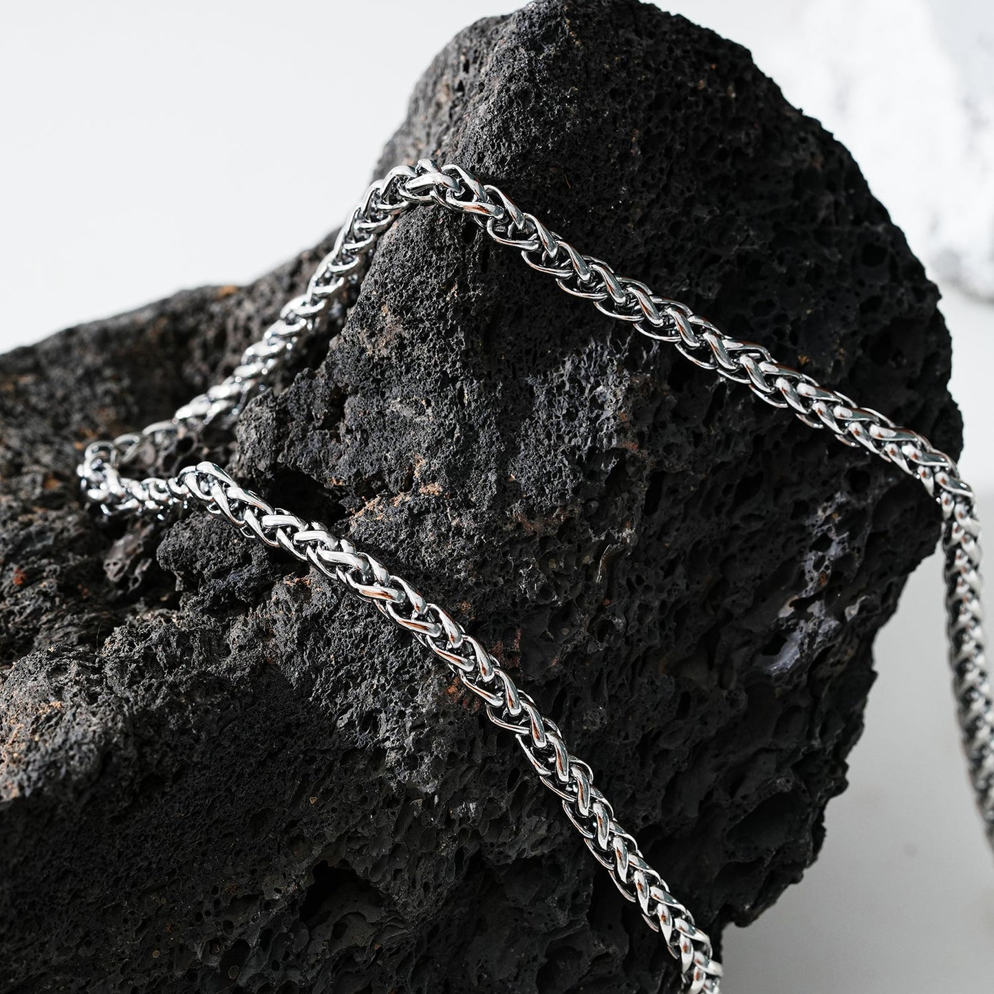 Style ALDGATE: Bold Elegance - Chunky Mid-Width Byzantine Chain Necklace in Silver. - Velora Luxury Fashion