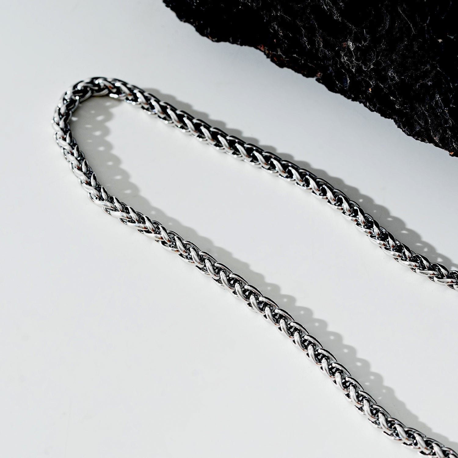 Style ALDGATE: Bold Elegance - Chunky Mid-Width Byzantine Chain Necklace in Silver. - Velora Luxury Fashion