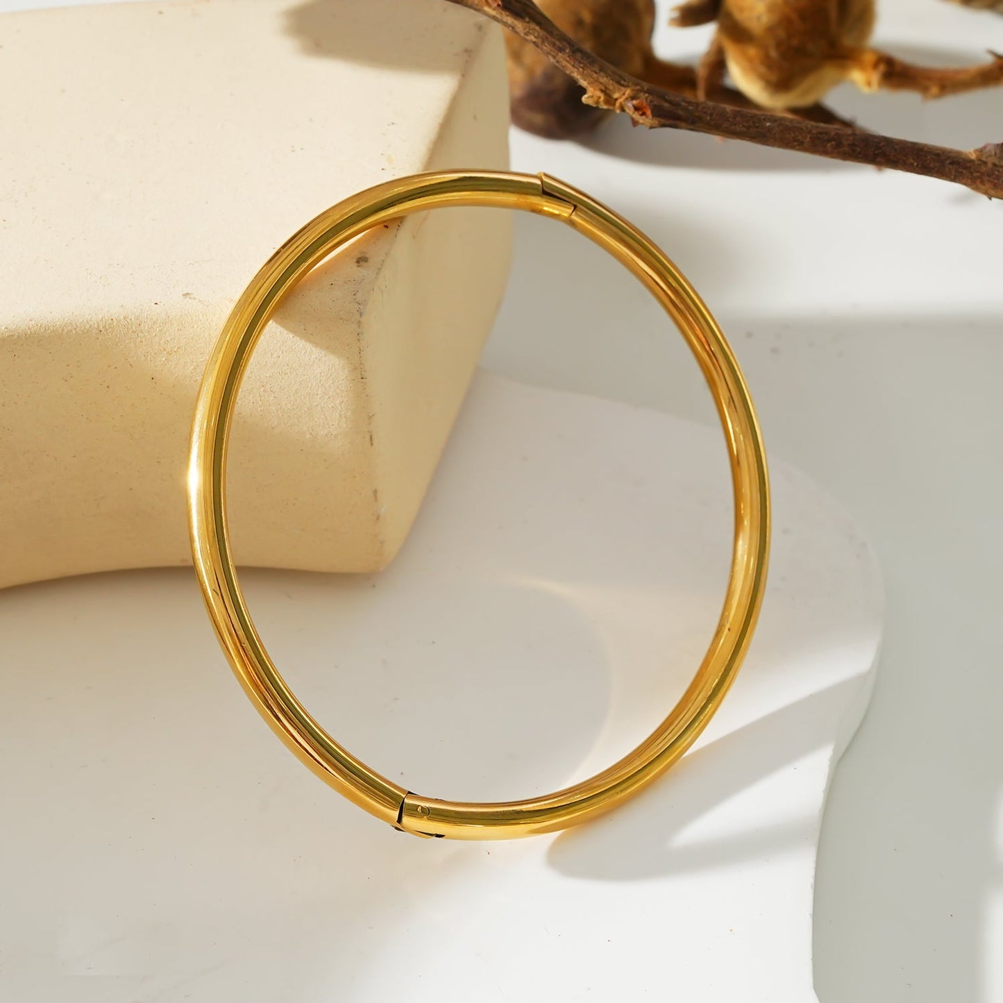 Style BARGARH: Classic Style Gold Bangle - Velora Luxury Fashion