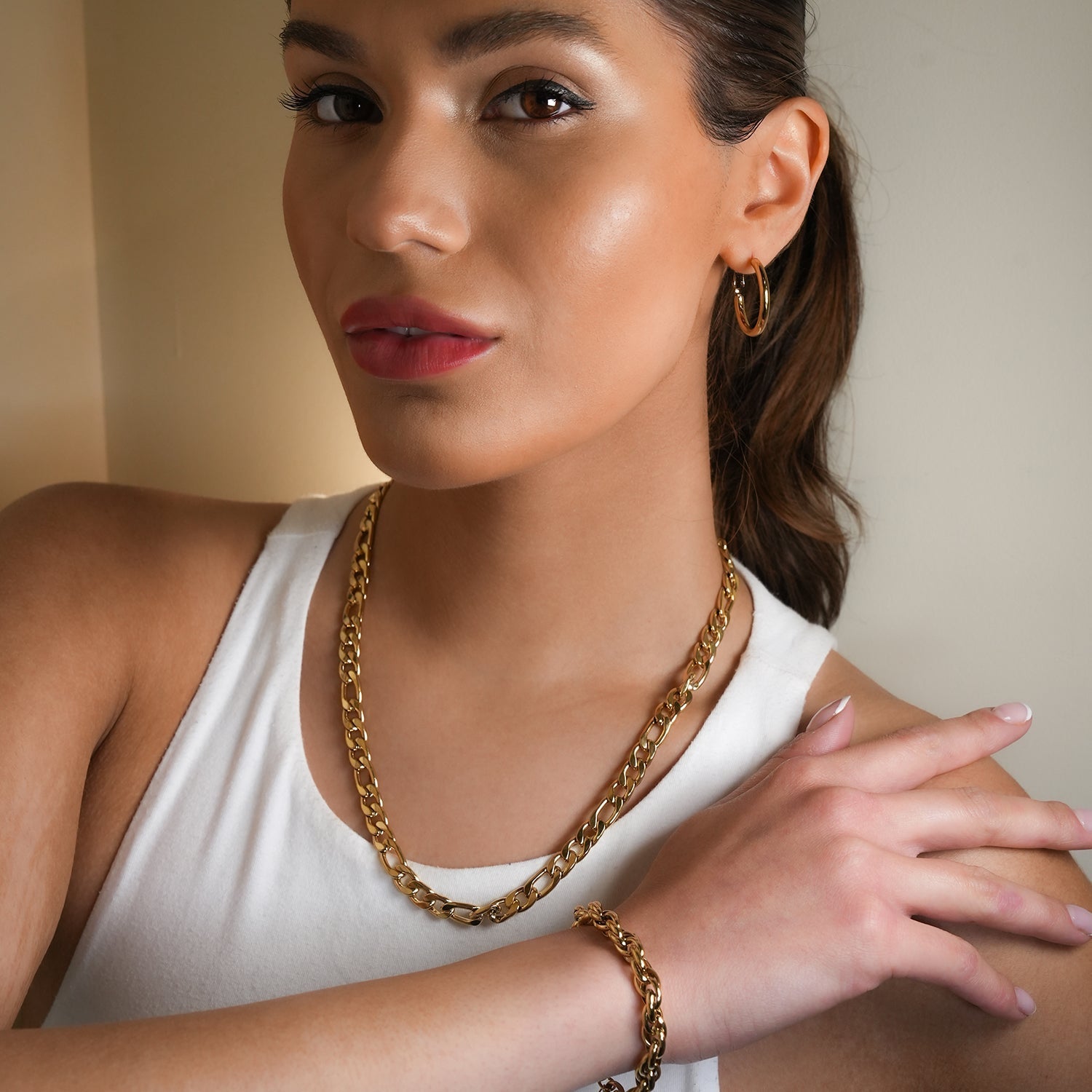 Style SUTTON: Cuban-Link Statement Chain Necklace in Gold - Velora Luxury Fashion