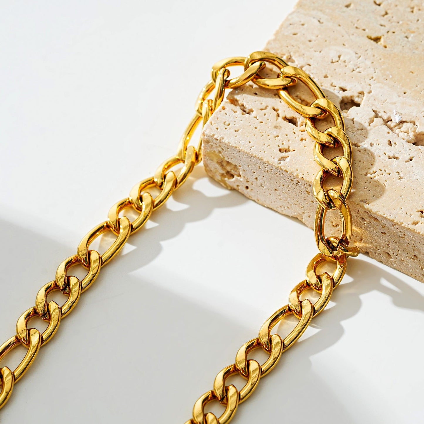 Style SUTTON: Cuban-Link Statement Chain Necklace in Gold - Velora Luxury Fashion