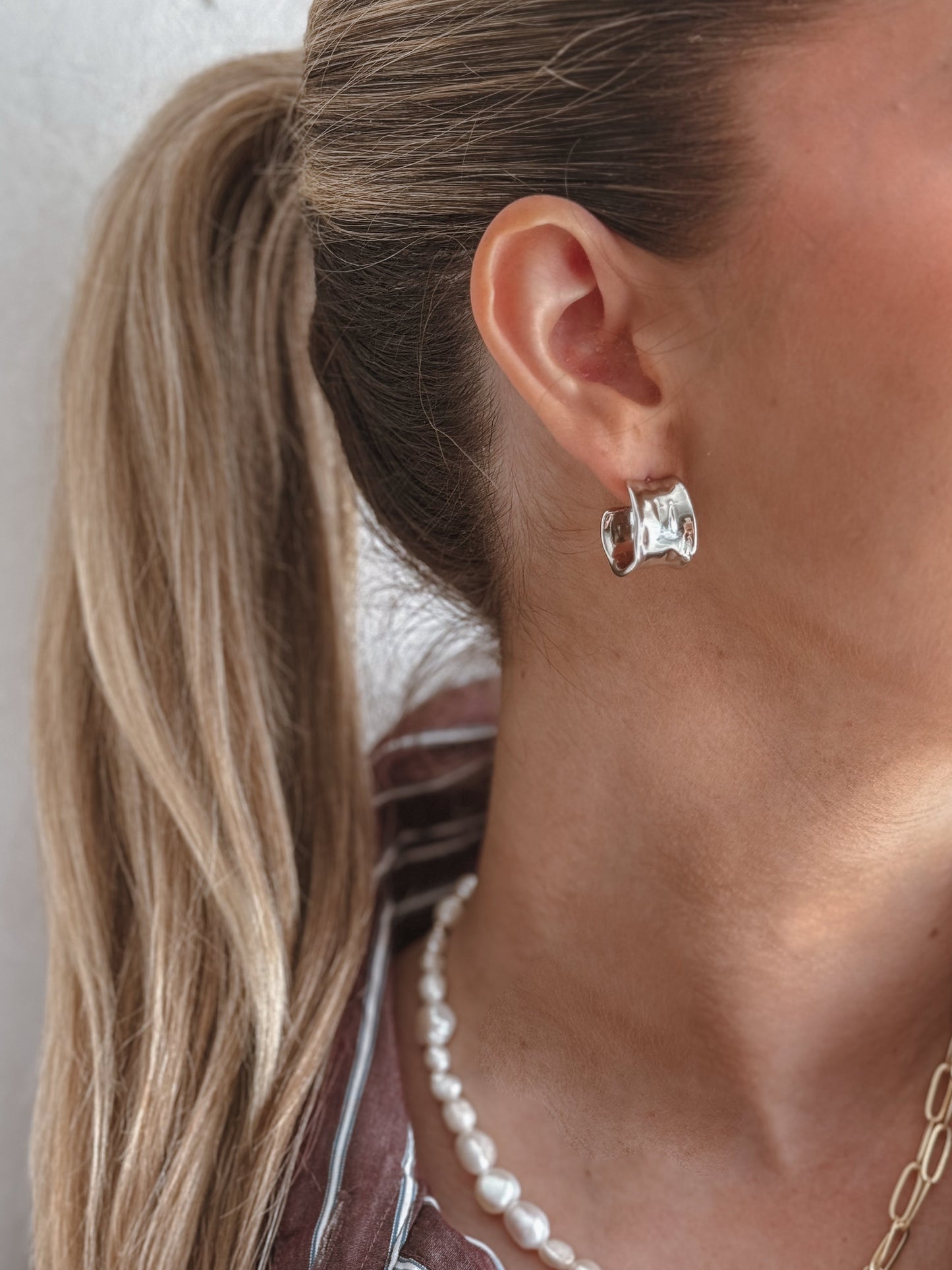 The Amelia Hoop Earrings ( Gold & Silver ) - Velora Luxury Fashion