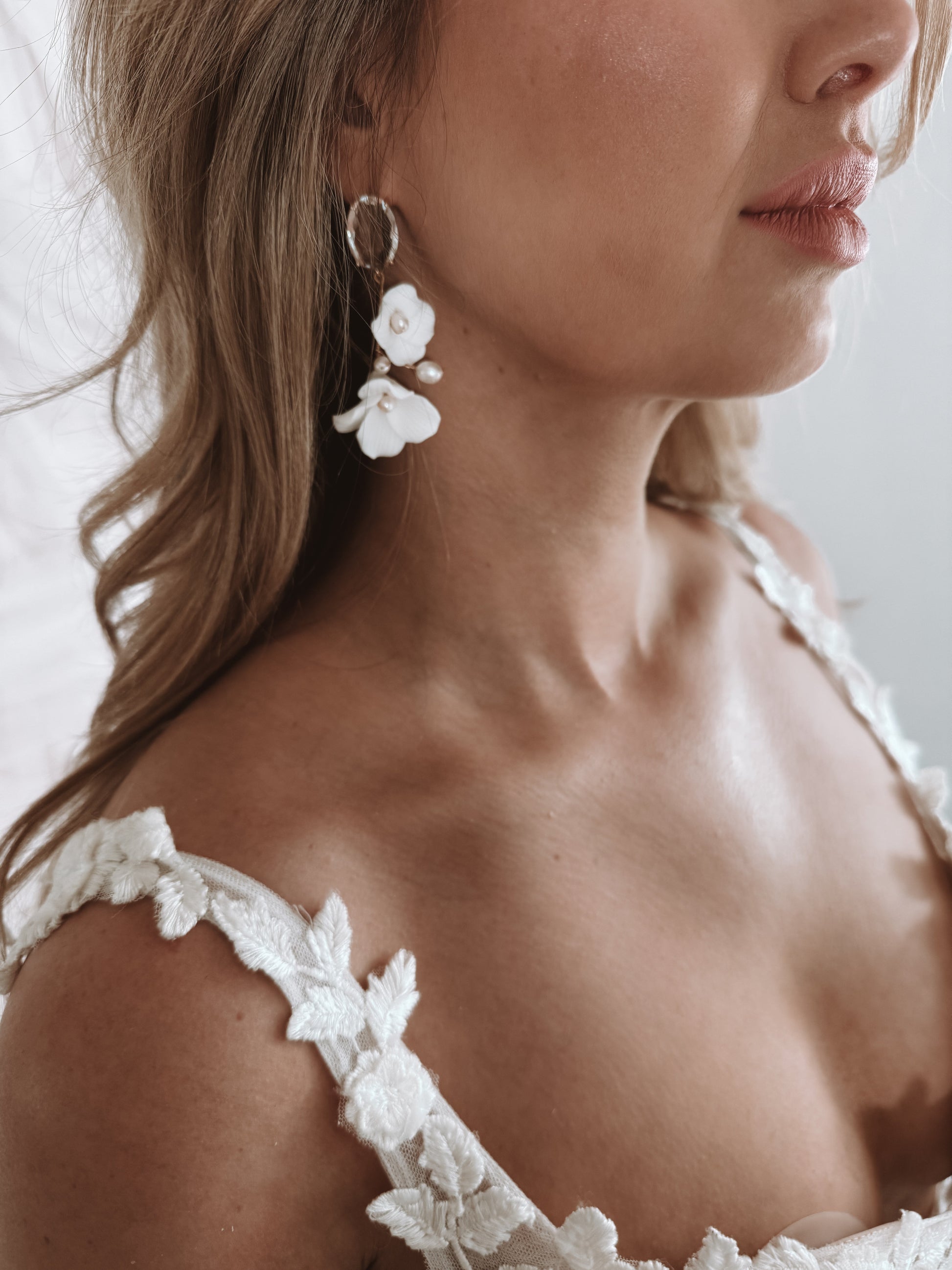 The Arriana drop earrings - Velora Luxury Fashion