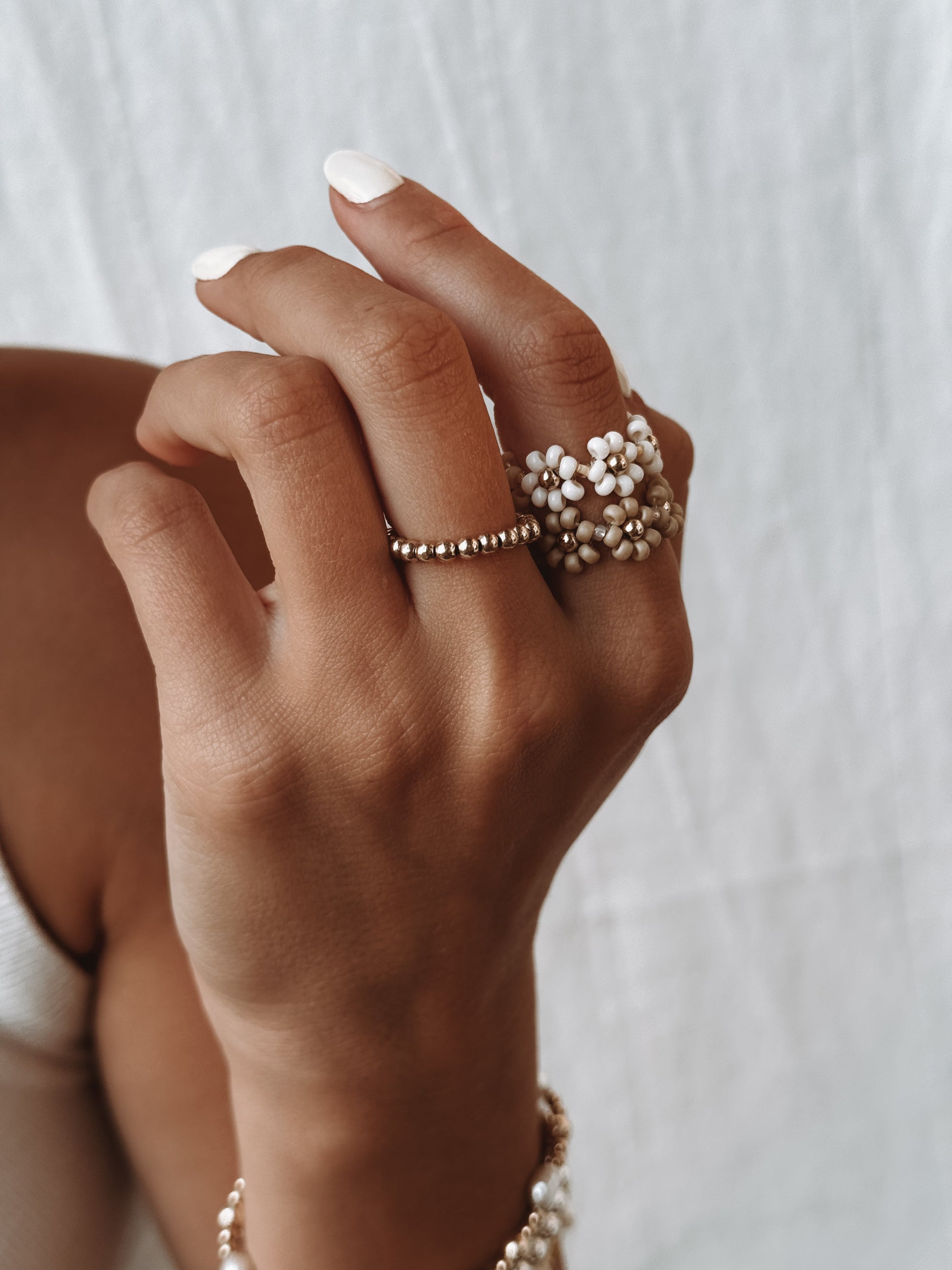 The Daisy Chain Ring Collection - Velora Luxury Fashion