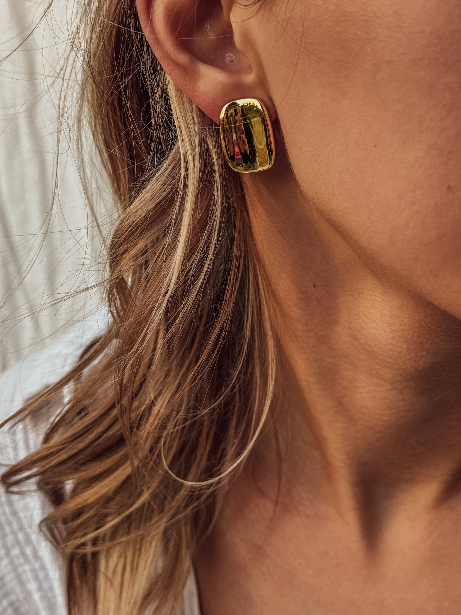 The Kerr Stud Earrings - Velora Luxury Fashion