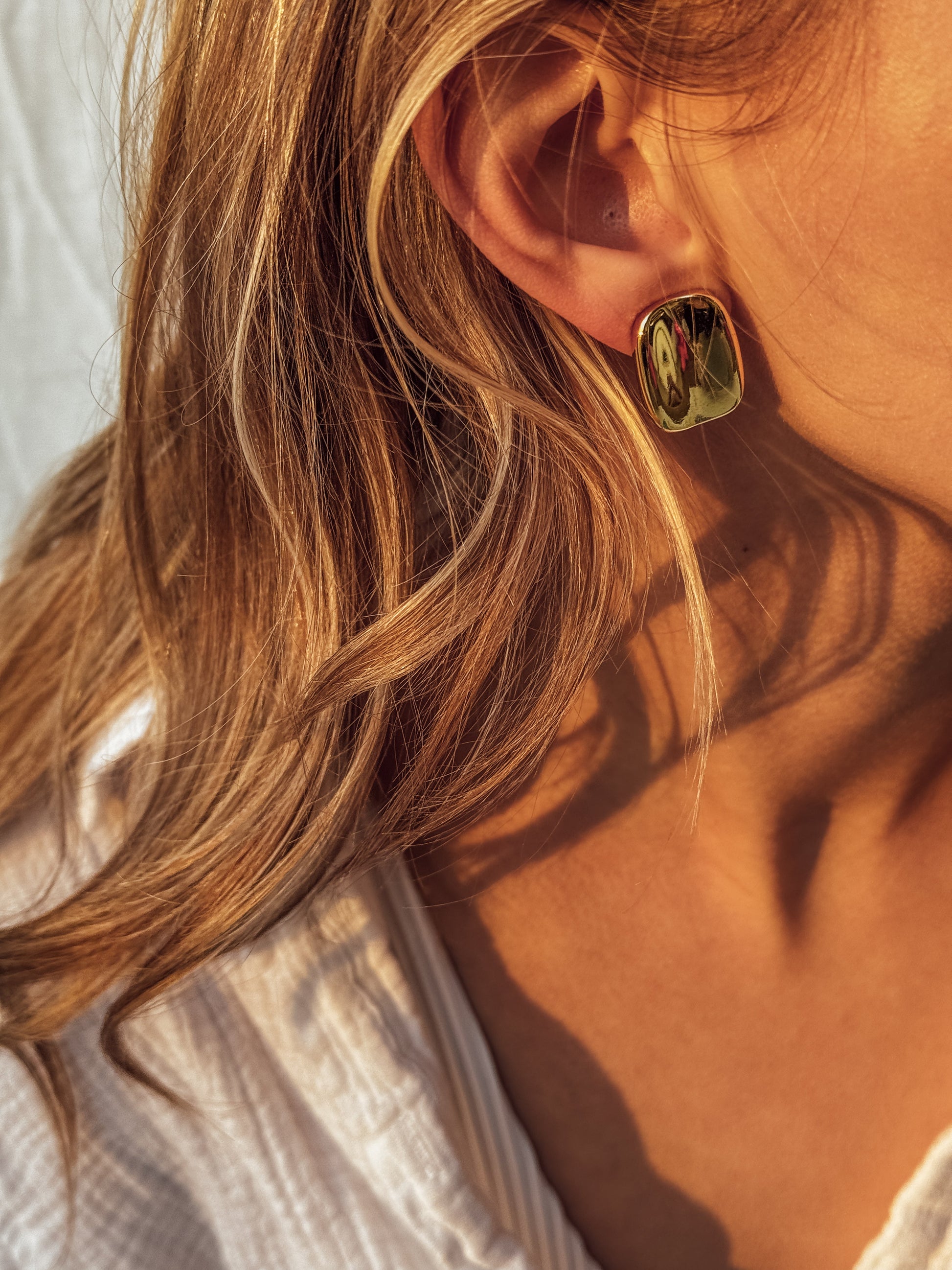 The Kerr Stud Earrings - Velora Luxury Fashion