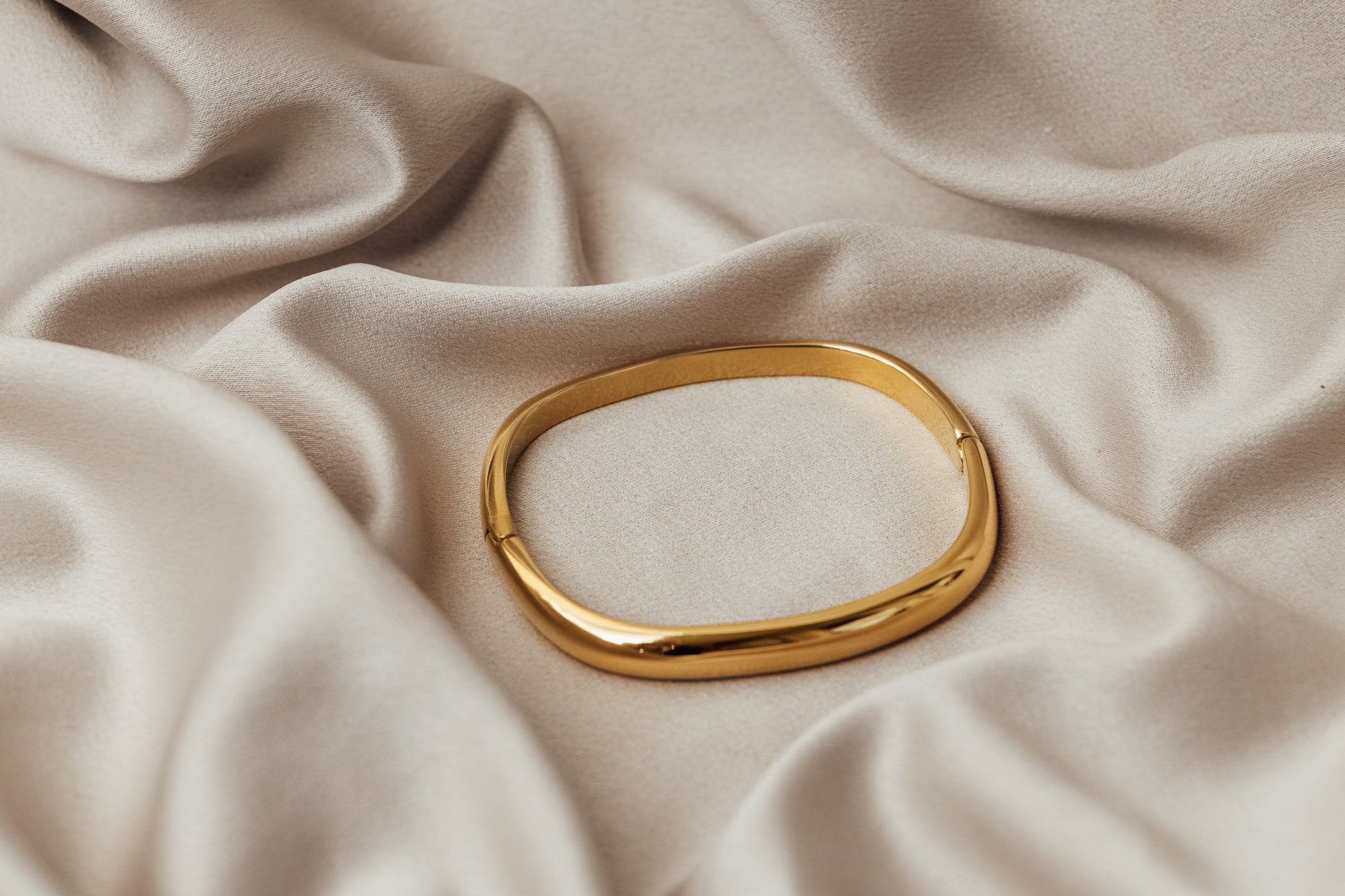 The Vera Bangle - Velora Luxury Fashion