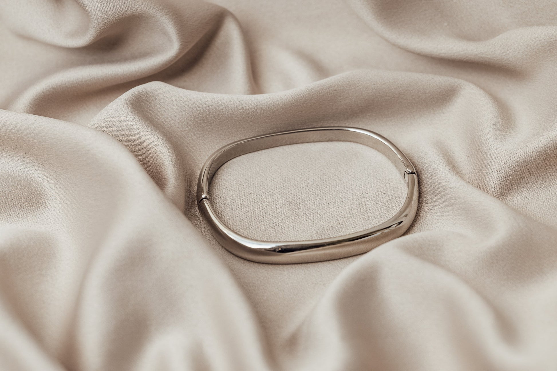 The Vera Bangle - Velora Luxury Fashion