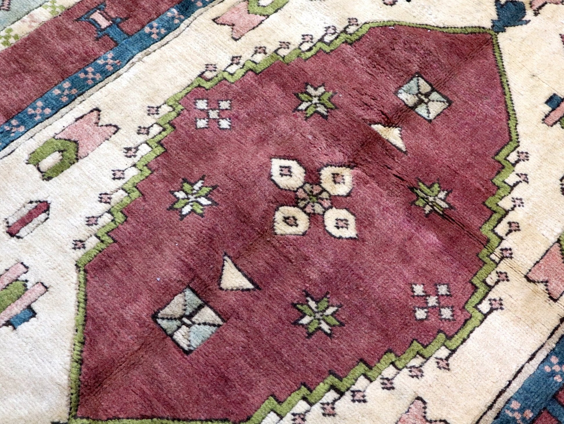 Turkish Niğde Rug | 7' 6" x 11' 6" - Velora Luxury Fashion