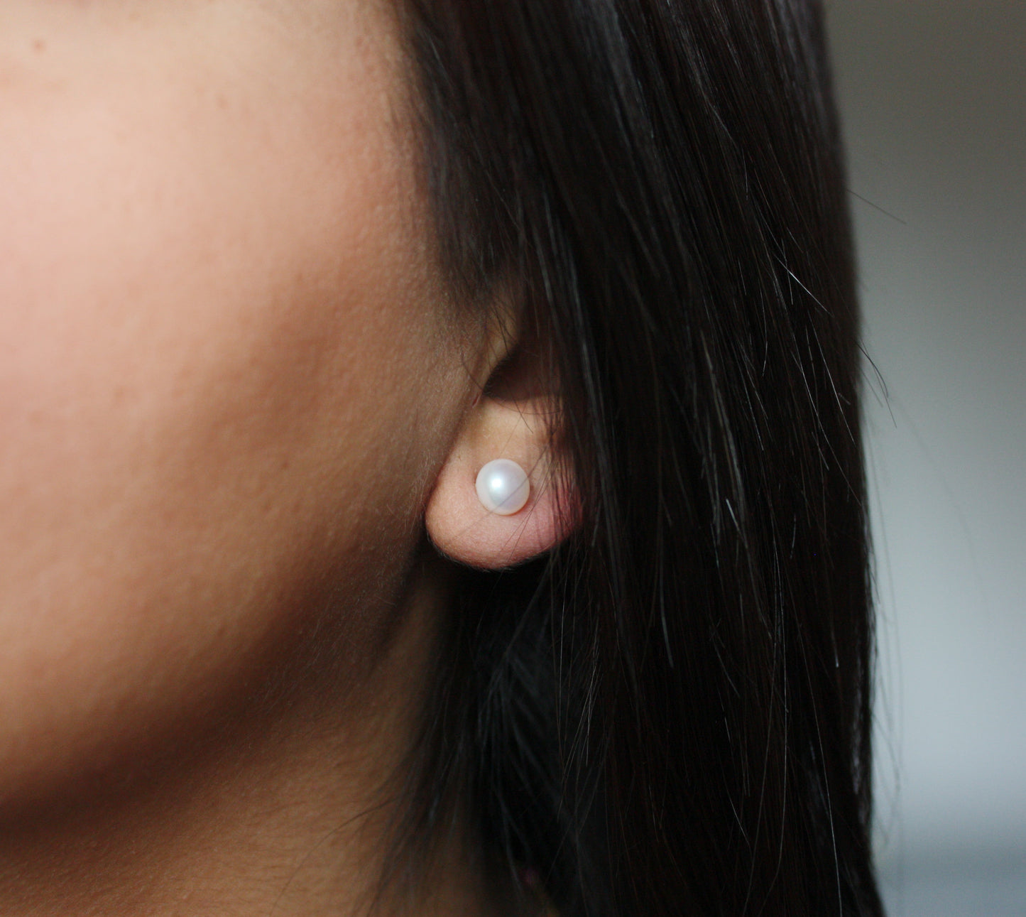 White Pearl Stud Earrings 7-7.5mm - Velora Luxury Fashion