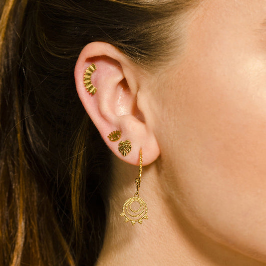 ZOEY: Curved Shaped Leaf Patterned Stud Earrings - Velora