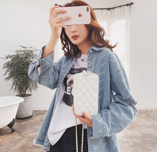 Chanel-Style Crossbody Bag with Quilted Chain Design