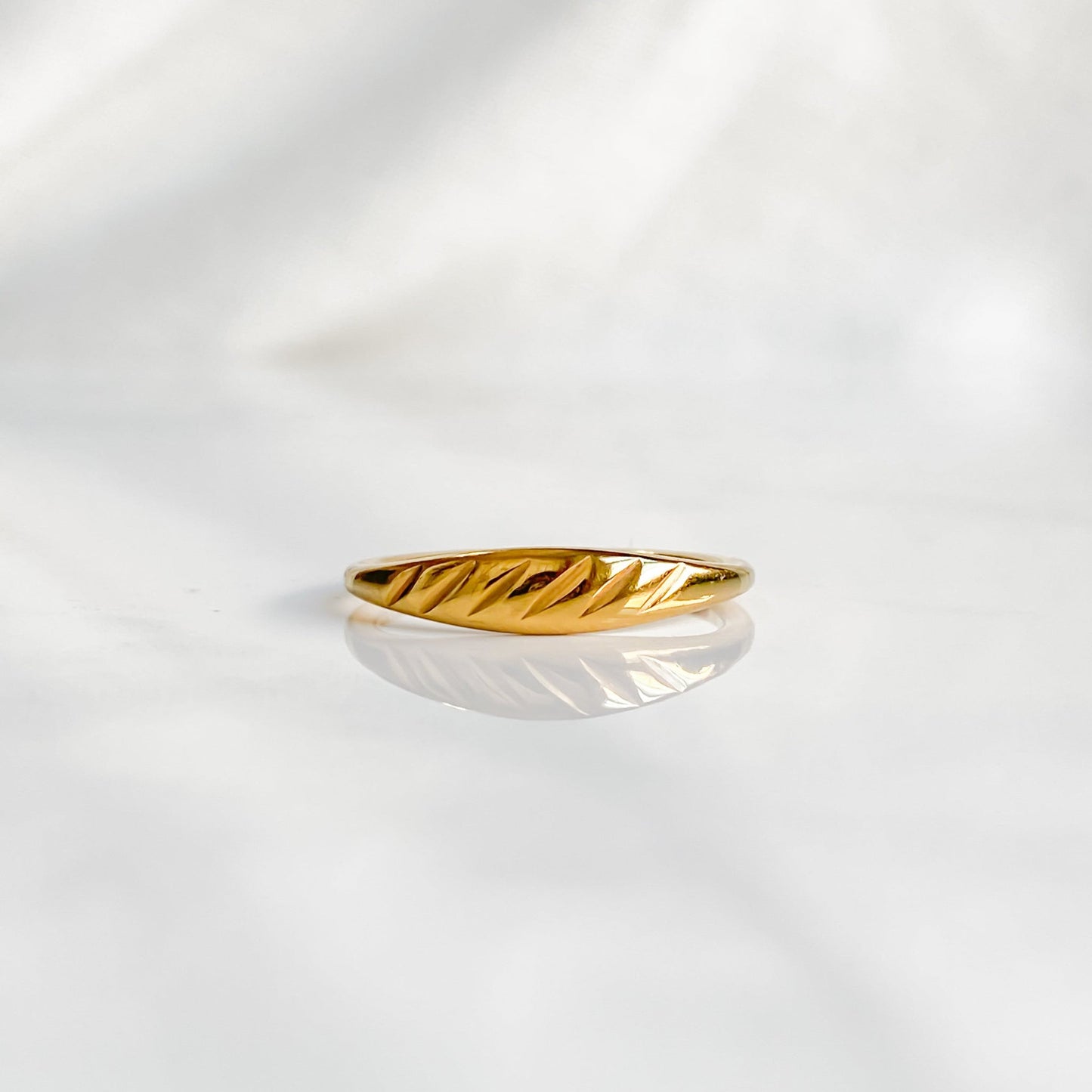 Bague dorée pour femmes en acier inoxydable plaqué or 18K | CÉRÈS