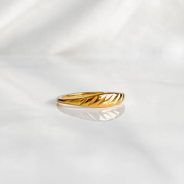 Bague dorée pour femmes en acier inoxydable plaqué or 18K | CÉRÈS