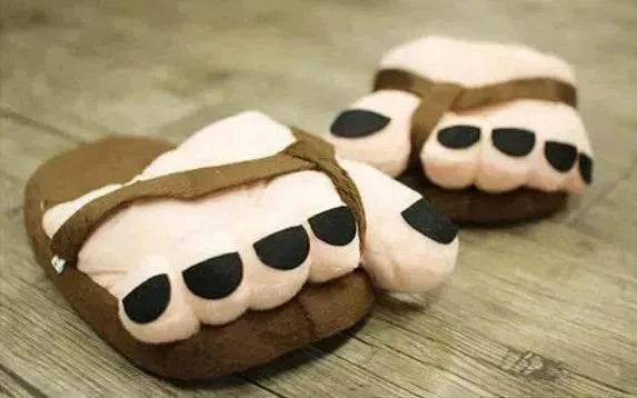 Big Giant Toe Plush Chic Women Men Creative Funny Cartoon Slippers for Winter and Autumn - Velora