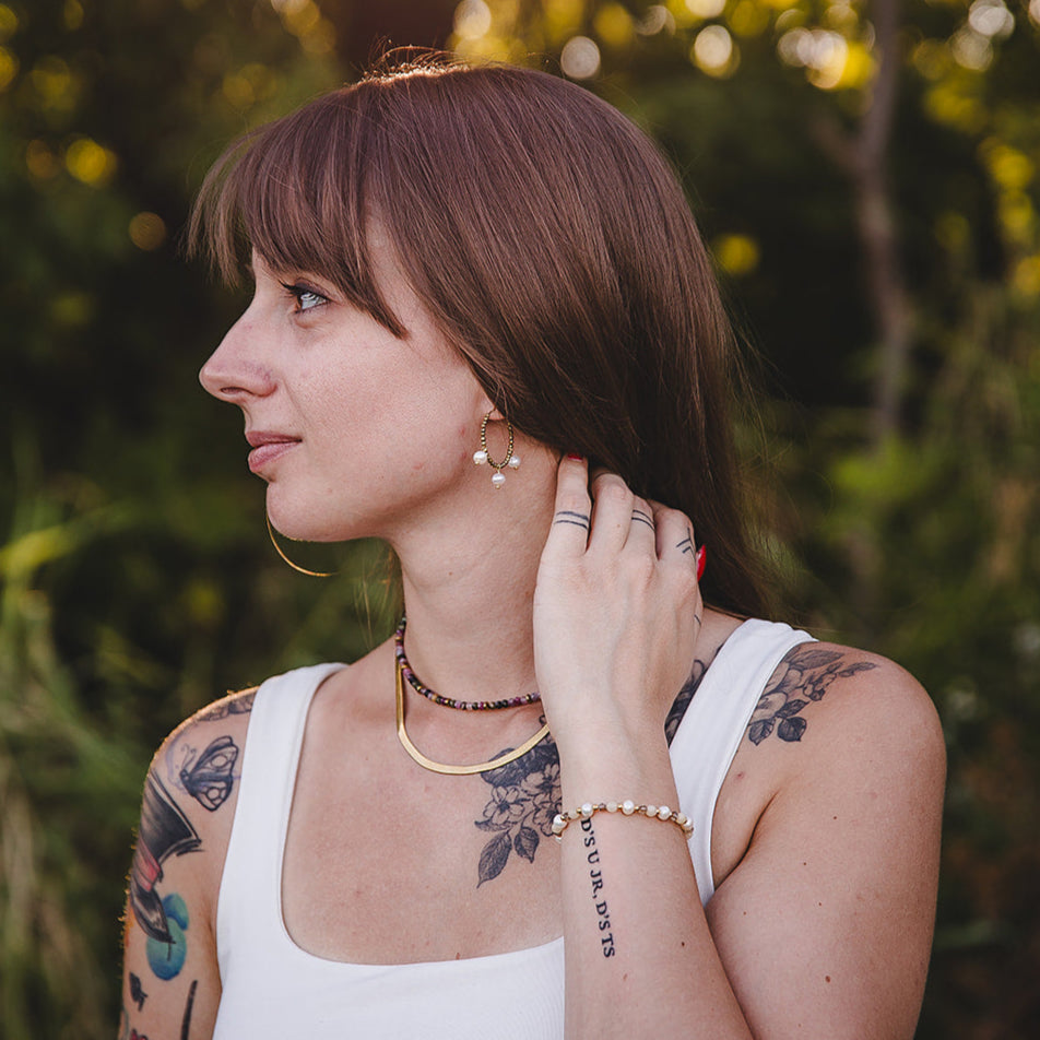 THÉIA | Bracelet fin en pierres de jade jaune et perles d’eau douce