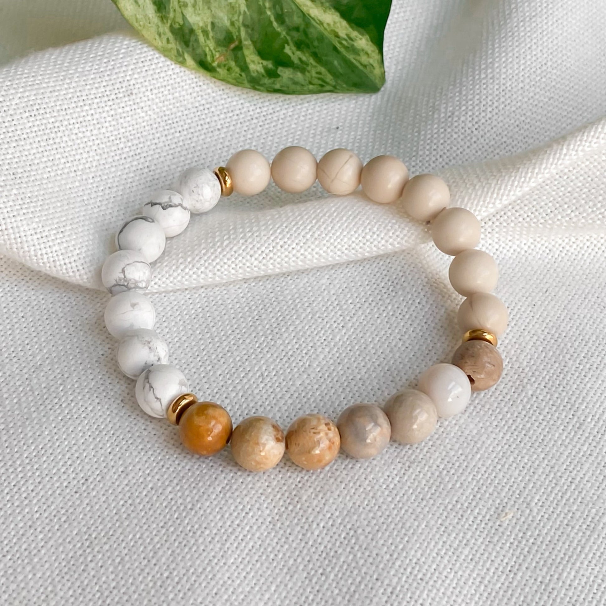 RENOUVEAU | Bracelet en howlite, jaspe et acier inoxydable Lunaki Design