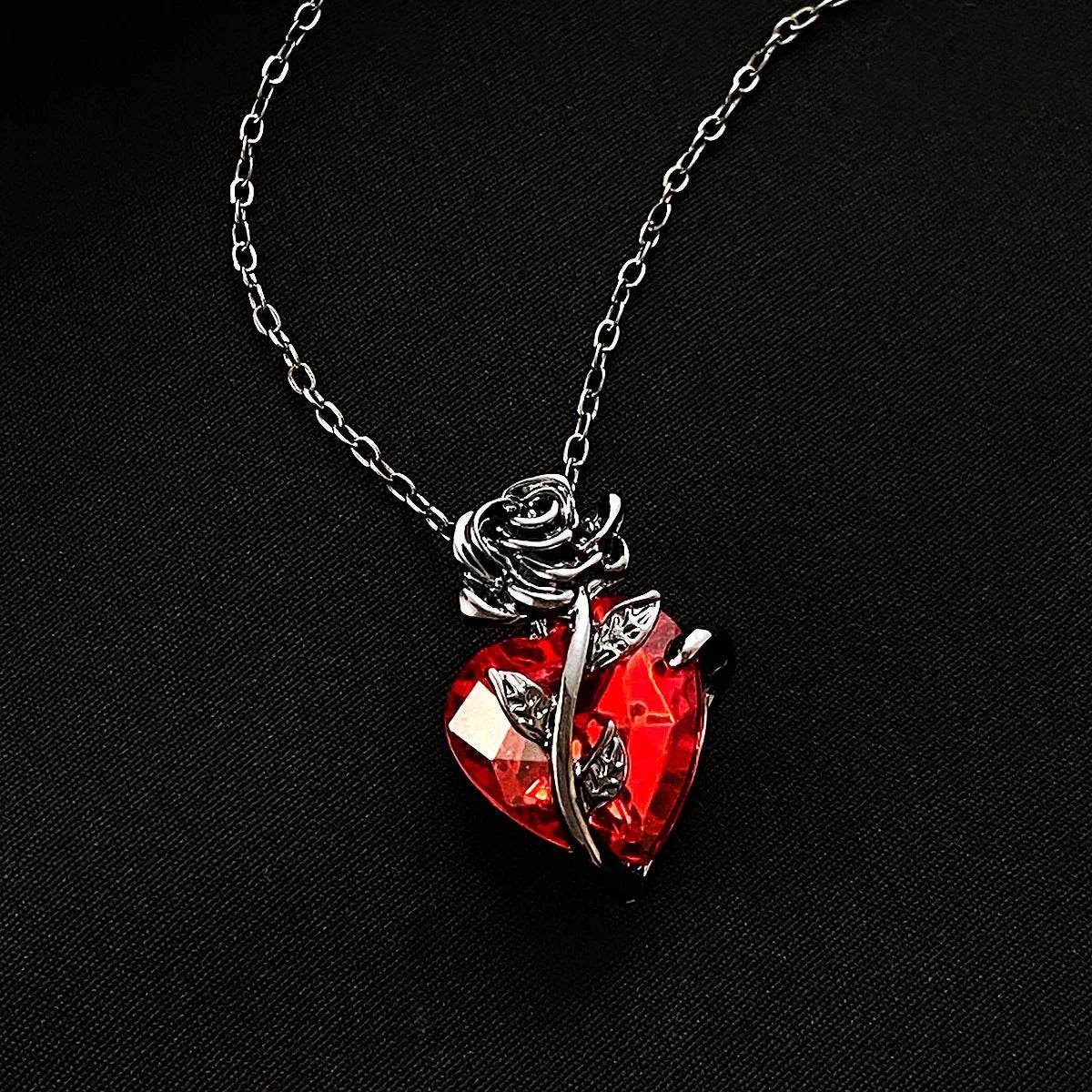 Punk Rose Love Necklace Fashion Personality Heart-shaped Clavicle Chain Pendant Necklace For Valentine's Day - Velora