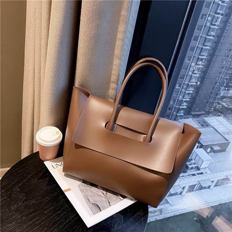 Fashion Leather Shoulder Bag Large Capacity Handbags Simple Retro Tote Bags - Velora