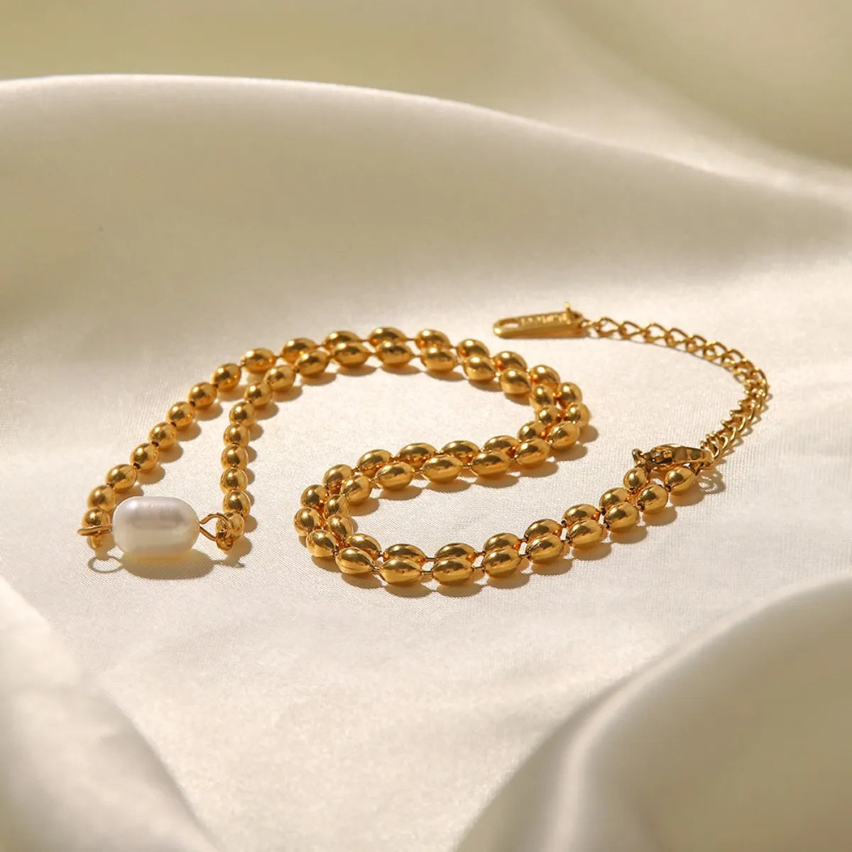 Pearl and Gold Chain Jewelry Set with Necklace and Bracelet - Velora
