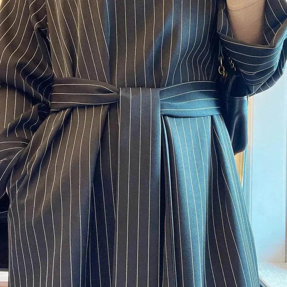 Fashionable Stripe Tunneled Abaya Dress for Elegant Arab Dubai Turkey Middle Eastern women. - Velora