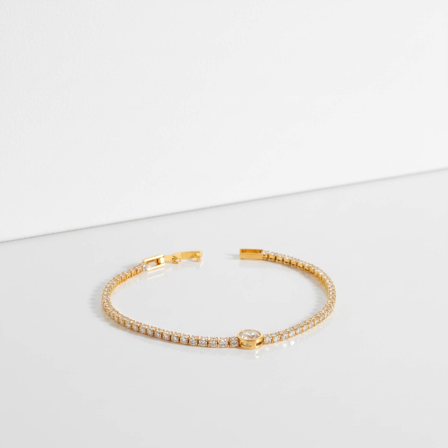 Luxury Zirconia Tennis Bracelet in 18K Gold – LeDeSaRa Jewelry
