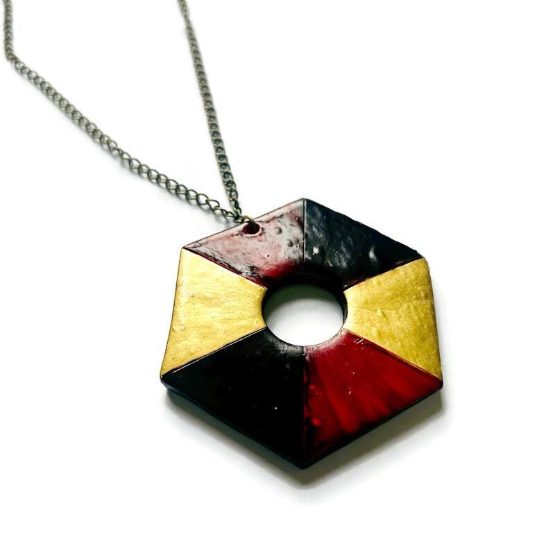 Rustic Geometric Pendant Handmade - Velora Luxury Fashion