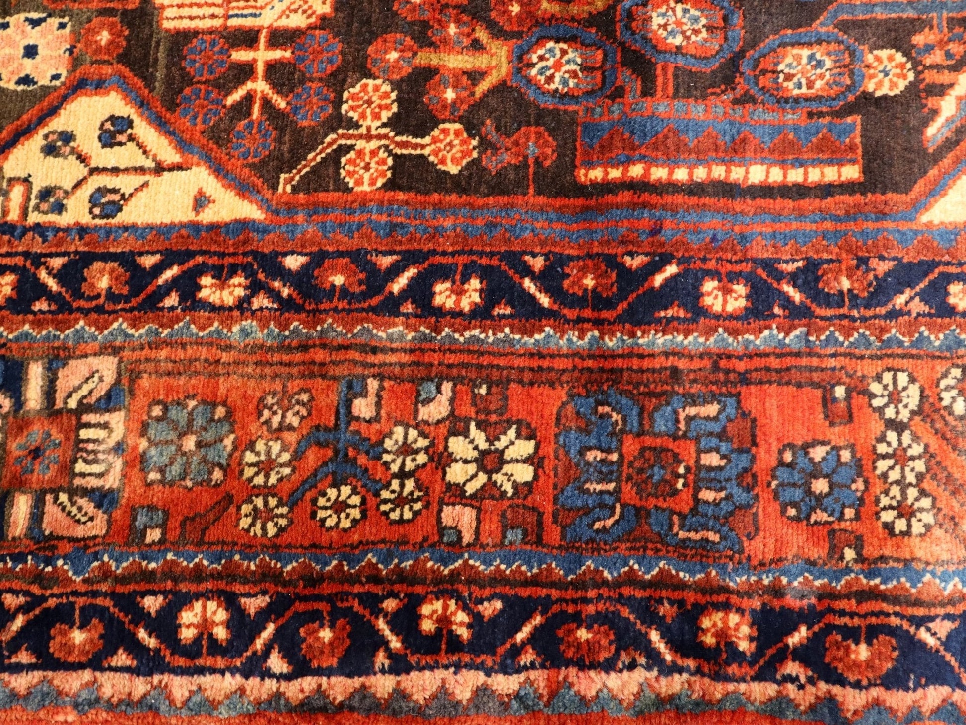 Persian Nahavand Rug | 5' 5” x 9' 7" - Velora