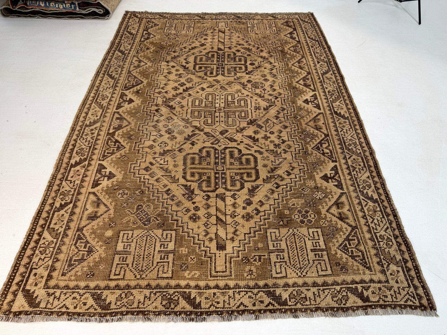 Persian Shiraz Rug | 5' 5” x 7' 11" - Velora