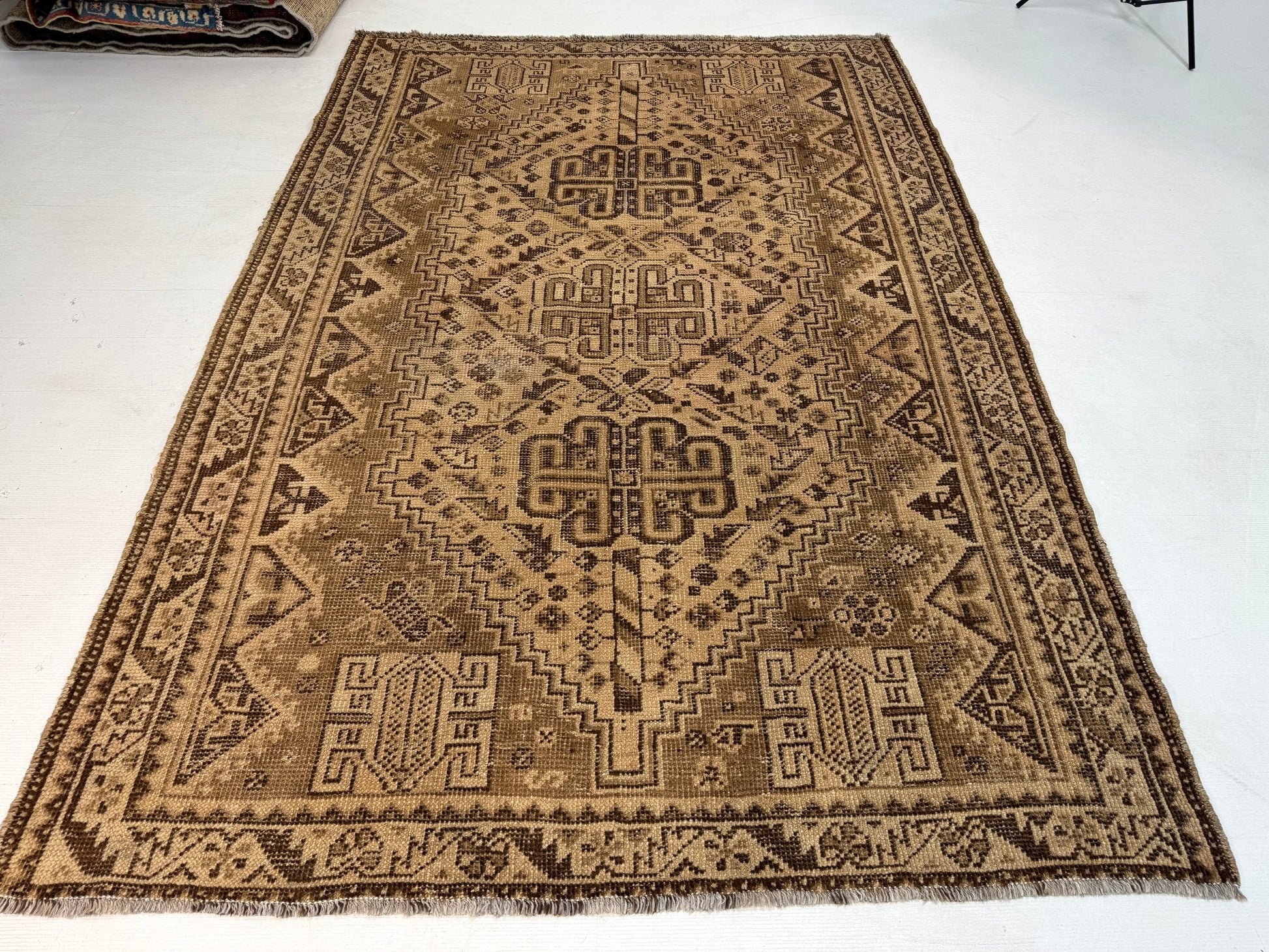 Persian Shiraz Rug | 5' 5” x 7' 11" - Velora